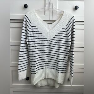 Caslon Women’s Cream White & Black Striped Fuzzy V Neck Long Sleeve Sweater - S